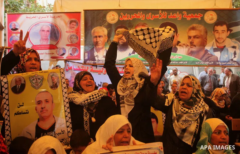 Palestinians take part a protest demanding the release of their relatives prisoners held in Israeli jails, in front of Red cross office, in Gaza city, on March 30, 2015. Photo by Ashraf Amra