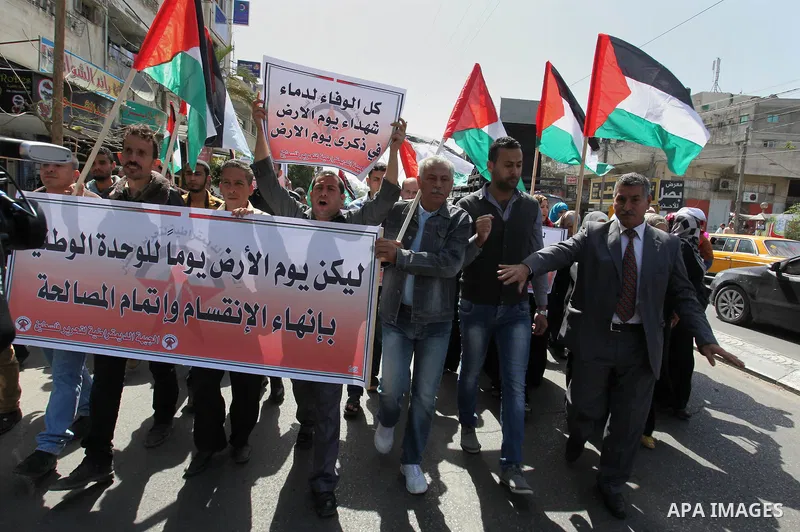 Protester factions take part in a rally marking Land Day in Gaza City March 30, 2015.The annual demonstrations mark the deaths of six Arab Israeli protesters at the hands of Israeli police and troops during mass protests...