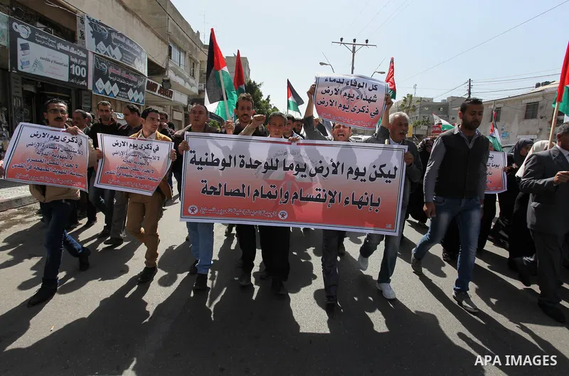 Protester factions take part in a rally marking Land Day in Gaza City March 30, 2015.The annual demonstrations mark the deaths of six Arab Israeli protesters at the hands of Israeli police and troops during mass protests...