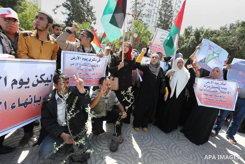 Protester factions take part in a rally marking Land Day in Gaza City March 30, 2015.The annual demonstrations mark the deaths of six Arab Israeli protesters at the hands of Israeli police and troops during mass protests...