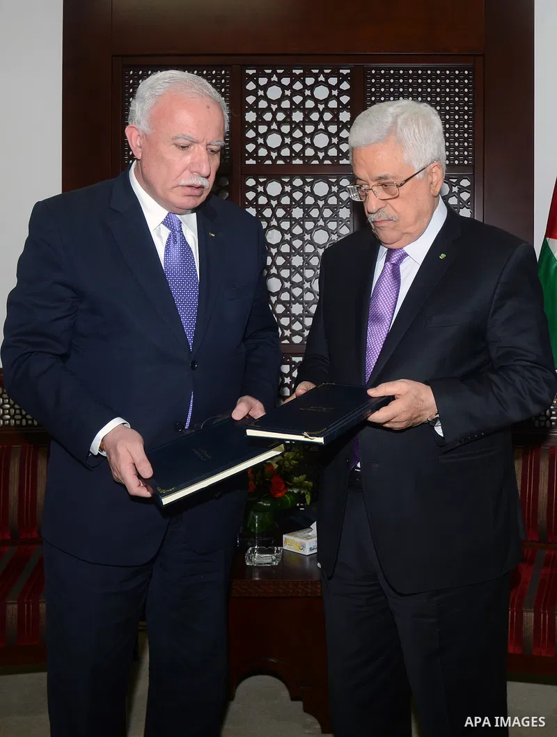 Palestinian President, Mahmoud Abbas (Abu Mazen) accepts the document of Palestine's accession to the International Criminal Court, the West Bank city of Ramallah April 2, 2015. Photo by Osama Falah