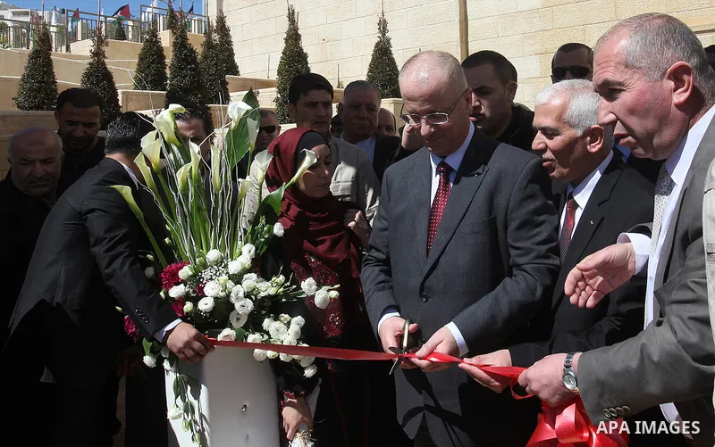 A picture released by the Palestinian Prime Minister office shows Palestinian Prime Minister Rami Hamdallah participating in the opening ceremony of al-Salam park in the West Bank city of Hebron, April 2, 2015. PMO