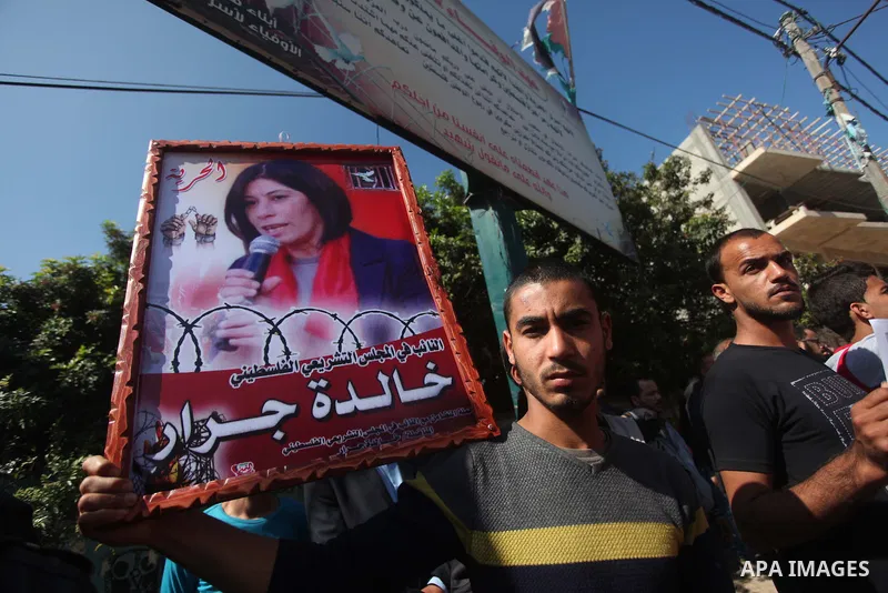 Palestinians take part a protest demanding released their relatives of prisoners, in front of red cross office, in Gaza city, on April 6, 2015. Photo by Ashraf amra