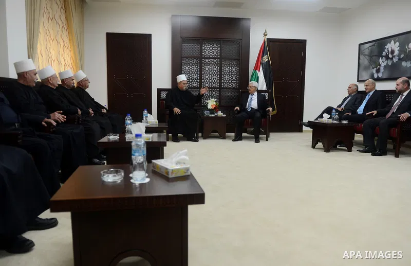 Palestinian President, Mahmoud Abbas (Abu Mazen) meets with a delegation from Druze community in the West bank city of Ramallah on April 6, 2015. Photo by Thaer Ganaim