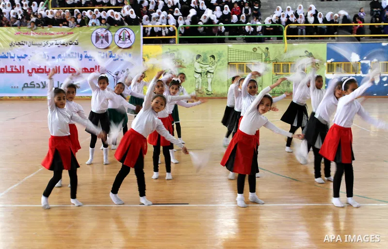 Palestinian students demonstrate their skills during the sports festival organised by the ministry of education in Rafah in the southern Gaza Strip, April 6, 2015. Photo by Abed Rahim Khatib
