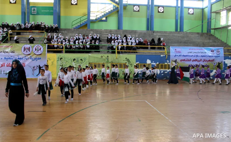 Palestinian students demonstrate their skills during the sports festival organised by the ministry of education in Rafah in the southern Gaza Strip, April 6, 2015. Photo by Abed Rahim Khatib