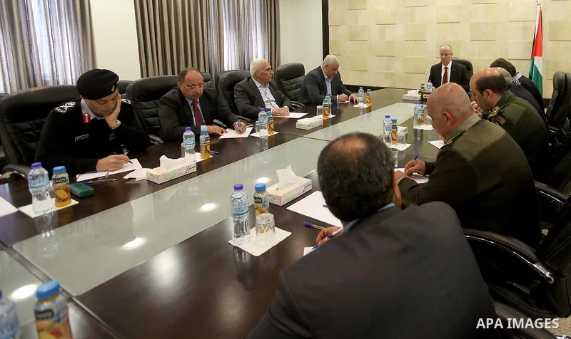 A handout picture released by Prime Minister Office shows Palestinian Prime Minister Rami Hamdallah chairs a meeting with security chiefs, in the West Bank city of Ramallah on April 6, 2015. Photo by PMO