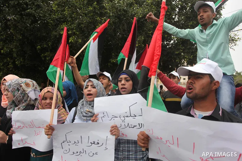 Palestinian factions take part a protest to show solidarity with the Palestinians living in Syria's Yarmouk camp, which is besieged by government forces and has been largely overrun by jihadist fighters, in Gaza city on...