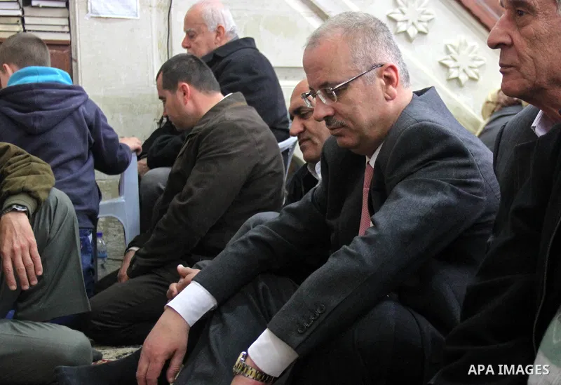 A handout picture released by Prime Minister Office shows Palestinian Prime Minister Rami Hamdallah attending Friday prayer during his visit to the West Bank city of Nablus, April 10, 2015. Photo by PMO