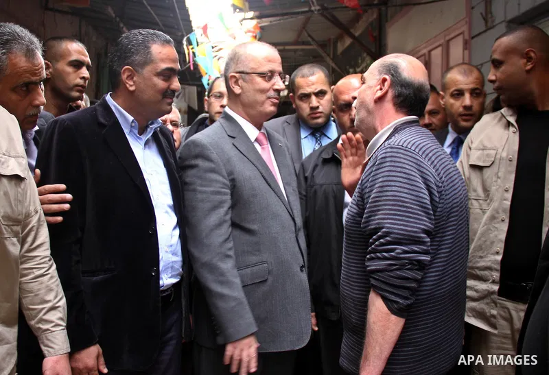 A handout picture released by Prime Minister Office shows Palestinian Prime Minister Rami Hamdallah speaksing with Palestinians during his visit to the West Bank city of Nablus, April 10, 2015. Photo by PMO