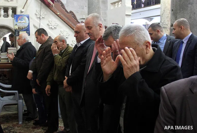 A handout picture released by Prime Minister Office shows Palestinian Prime Minister Rami Hamdallah attending Friday prayer during his visit to the West Bank city of Nablus, April 10, 2015. Photo by PMO