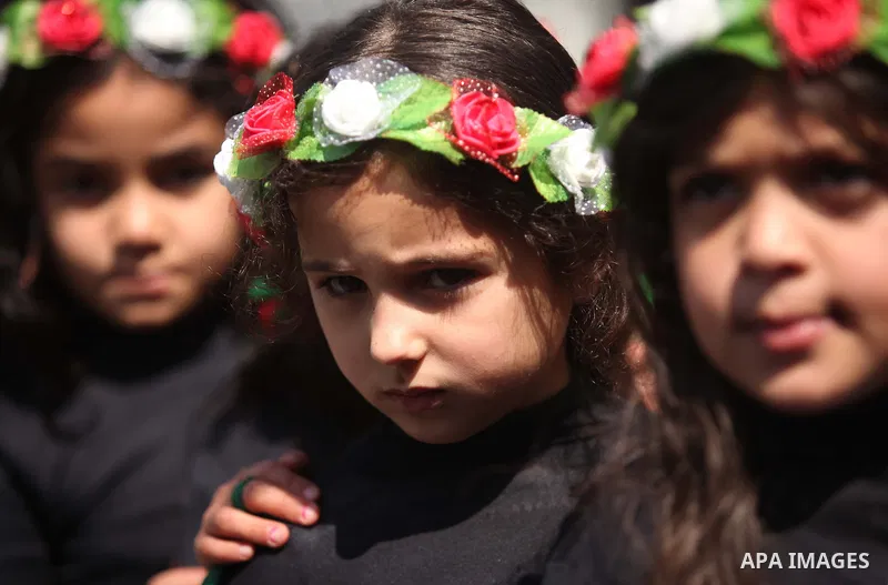Palestinian children take part in a protest calling for the release of Palestinian prisoners held in Israeli jails, outside the International Red Cross offices in Gaza City, on April 13, 2015. Photo by Ashraf Amra