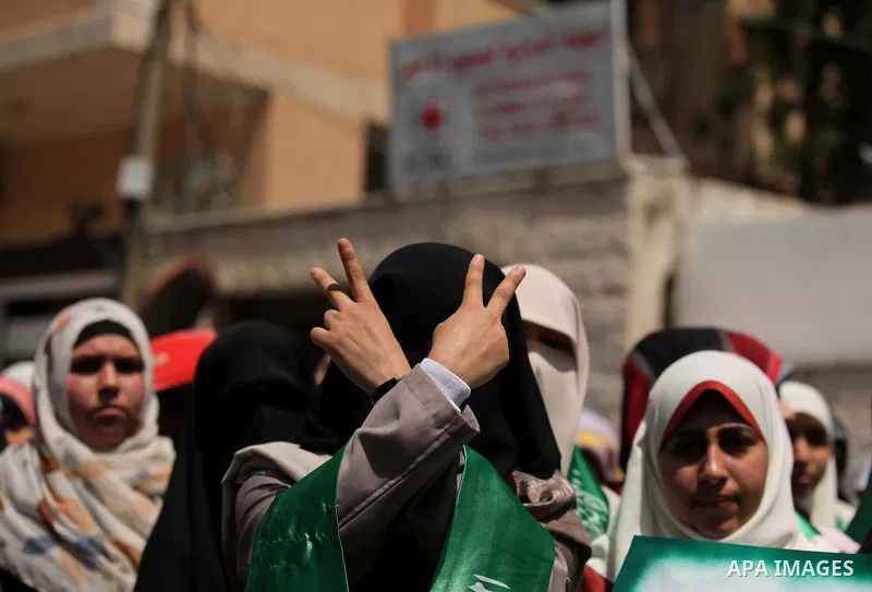 Protesters take part in a protest marking Palestinian Prisoners' Day in front of Red cross office in Gaza City April 19, 2015. Palestinian human rights groups say 6,000 Palestinian prisoners remain in Israeli prisons and...