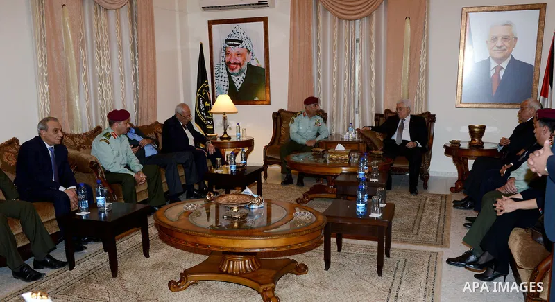 Palestinian President, Mahmoud Abbas (Abu Mazen) visits the College of the Presidential Guard in the West Bank city of Jericho, April 20, 2015. Photo by Osama Falah