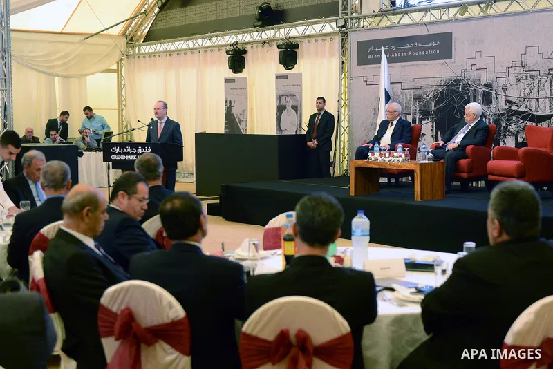 Palestinian President Mahmoud Abbas attends a charity ceremony for the Palestinian refugee camps in Lebanon, in the West Bank city of Ramallah, April 21, 2015. Photo by Thaer Ganaim