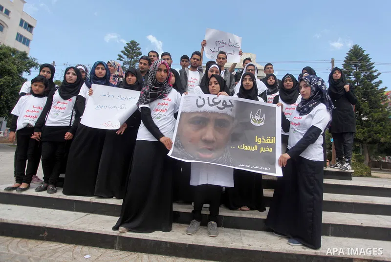 Palestinian youths take part in a rally to show solidarity with the Palestinians living in Syria's Yarmouk camp, at the Unknown Soldier Square in Gaza city on April 23, 2015. Photo by Ashraf Amra