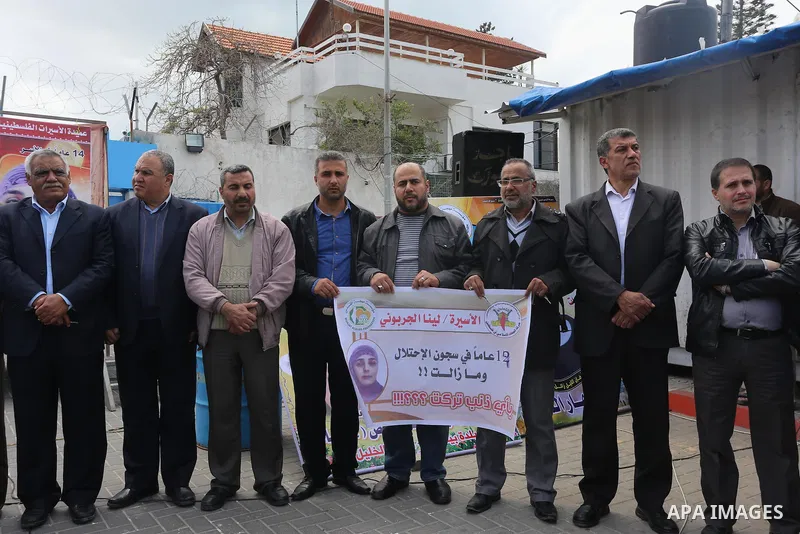 Palestinians take part in a protest to show solidarity with prisoners held in Israeli jails, in front of the headquarter United Nations Development Programme (UNDP), in Gaza city, on April 23, 2015. Photo by Mohammed Asa...
