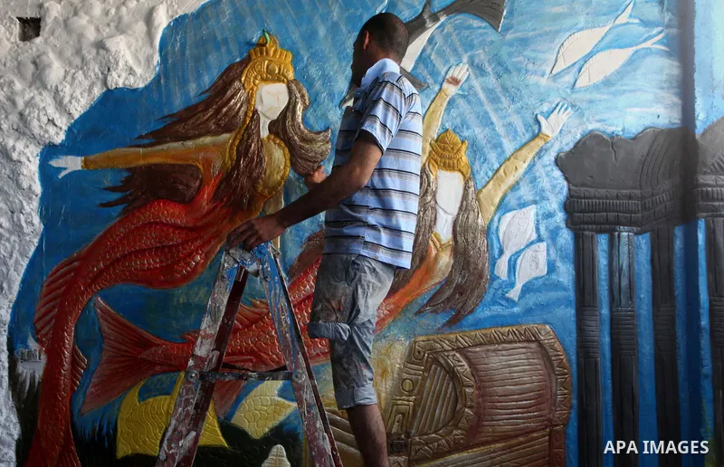 Palestinian artist Jihad Al-Ghoul, 23, works at his house in Bureij refugee camp in the center Gaza Strip, on April 25, 2015. Al-Ghoul said that he lost his leg in an Israeli attacked on Bureij refugee camp in 2008. Phot...
