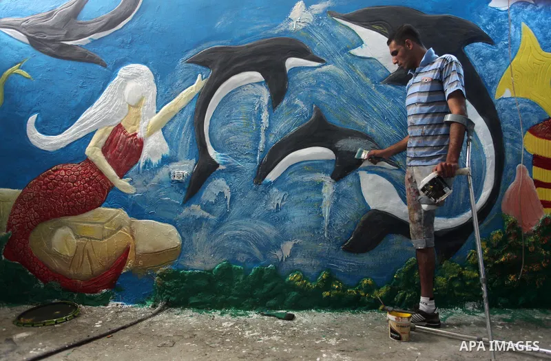 Palestinian artist Jihad Al-Ghoul, 23, works at his house in Bureij refugee camp in the center Gaza Strip, on April 25, 2015. Al-Ghoul said that he lost his leg in an Israeli attacked on Bureij refugee camp in 2008. Phot...