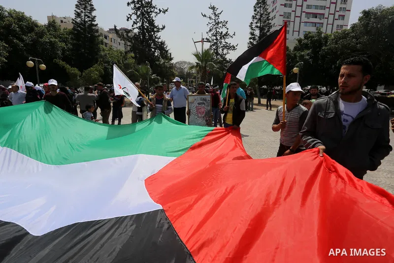 Supporters of Palestinian Liberation Front take part in a rally to mark the 48th anniversary of their movement's national day, in Gaza city on April 27, 2015. Photo by Mohammed Asad