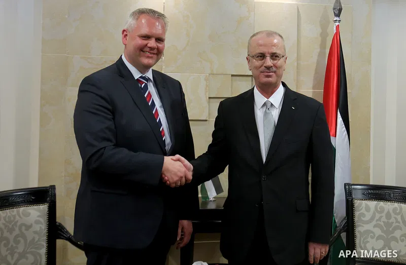Palestinian Prime Minister Rami Hamdallah meets with the delegation of the German state parliament of Lower Saxony, in the West Bank city of Ramallah, April 28, 2015. Photo by Prime Minister Office