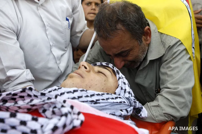 Relatives mourn over the body of Palestinian Mohammad Saleh, 18, during his funeral in the West Bank village of Alaraqa near Jenin April 28, 2015. Saleh shot by Israeli soldiers in the occupied West Bank died of his woun...