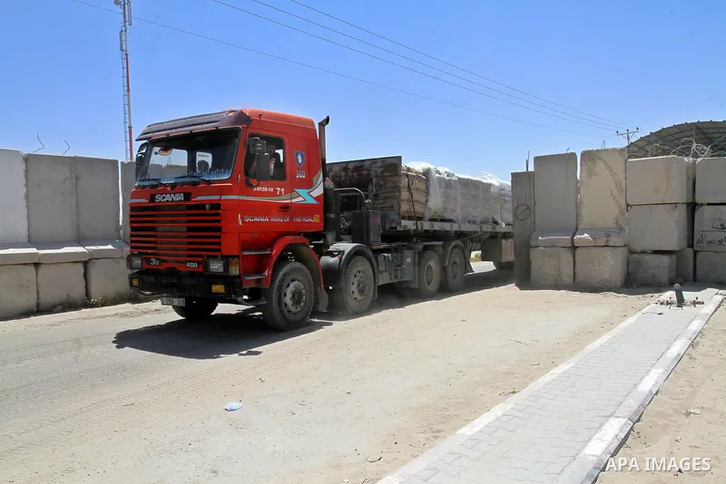 A truck carrying cement is seen after it entered the southern Gaza Strip from Israel through the Kerem Shalom crossing in Rafah on April 29, 2015. Photo by Abed Rahim Khatib