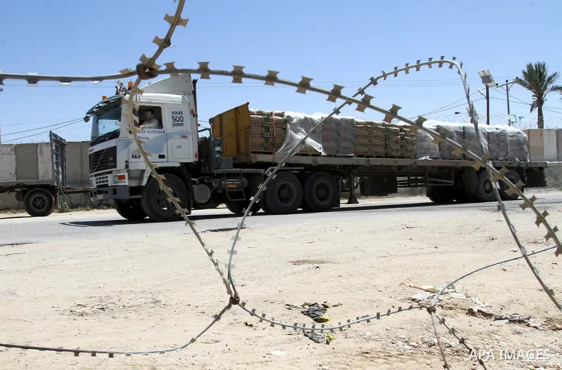 A truck carrying cement is seen after it entered the southern Gaza Strip from Israel through the Kerem Shalom crossing in Rafah on April 29, 2015. Photo by Abed Rahim Khatib