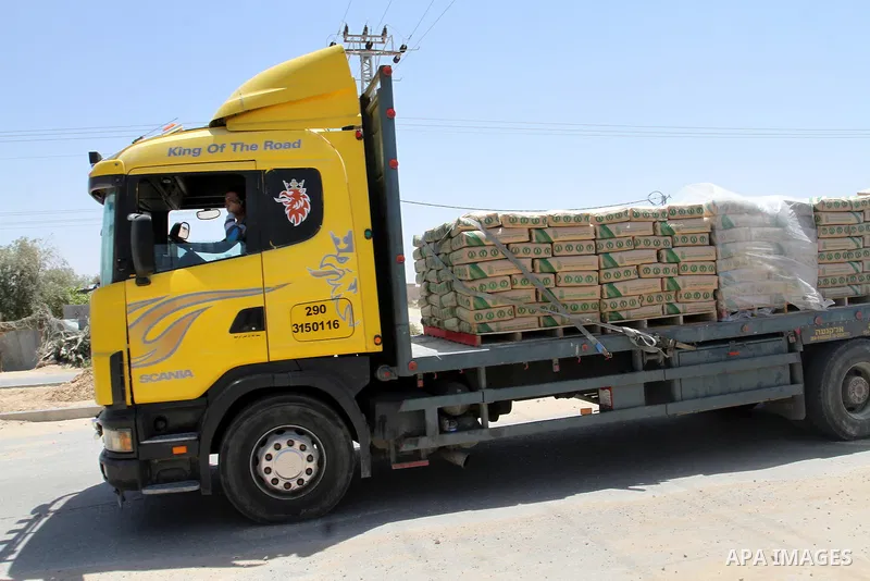 A truck carrying cement is seen after it entered the southern Gaza Strip from Israel through the Kerem Shalom crossing in Rafah on April 29, 2015. Photo by Abed Rahim Khatib