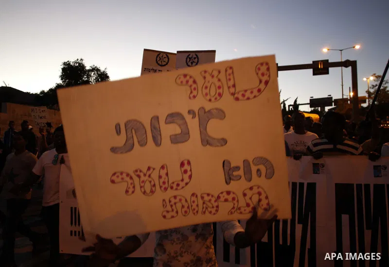 Israeli Ethiopians march during a demonstration to demand an investigation into alleged police racism and violence, in downtown Jerusalem on April 30, 2015. Clashes broke on April 30 in Jerusalem, as more than 1,000 angr...