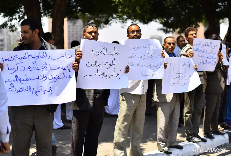 Yemeni expatriates hold banners during a protest demanding the return to Yemen, outside the Yemeni embassy, in Cairo on May 3, 2015. Between 40-50 Arab special forces soldiers arrived in Aden on Sunday and deployed along...