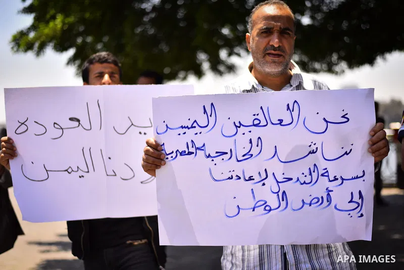 Yemeni expatriates hold banners during a protest demanding the return to Yemen, outside the Yemeni embassy, in Cairo on May 3, 2015. Between 40-50 Arab special forces soldiers arrived in Aden on Sunday and deployed along...