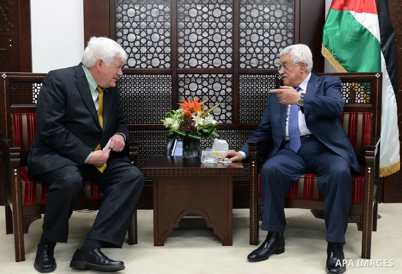 Palestinian President, Mahmoud Abbas (Abu Mazen) meets with the delegation of Jstreet organization, in the West Bank city of Ramallah, on May 5, 2015. Photo by Osama Falah