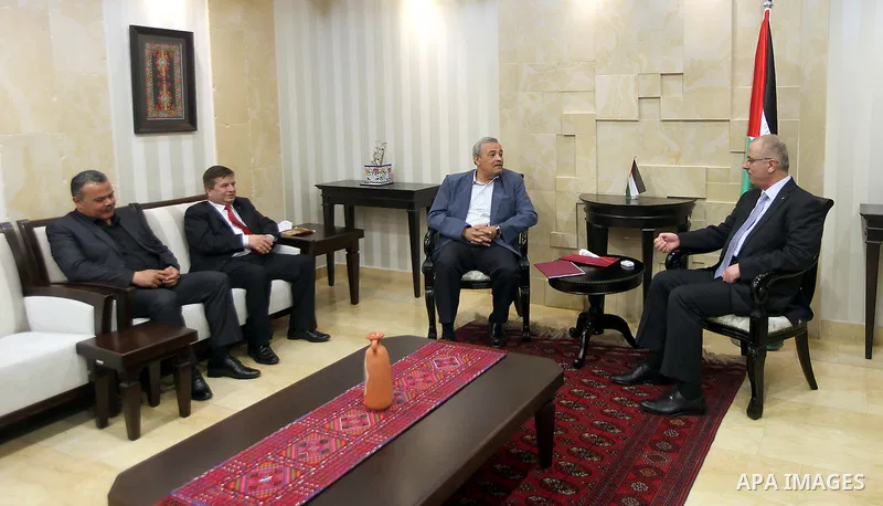 Palestinian Prime Minister Rami Hamdallah meets with head of the Palestinian Red Crescent, Younis Al-Khatib in the West Bank city of Ramallah on May 5, 2015. Photo by Prime Minister Offic