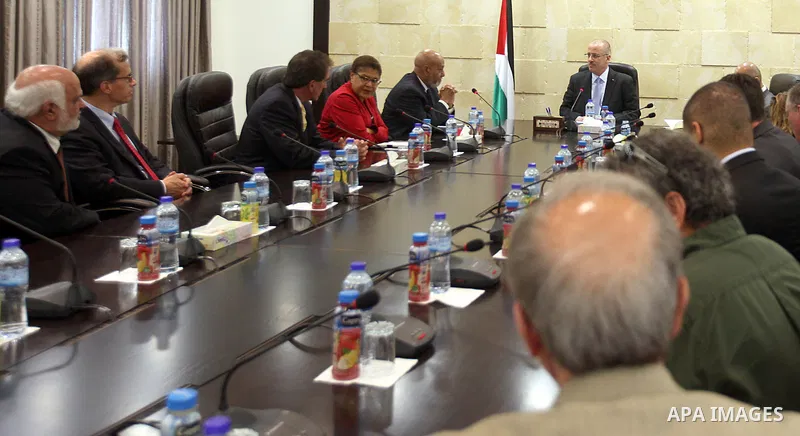Palestinian Prime Minister Rami Hamdallah meets with members of the US Congress, in the West Bank city of Ramallah on May 5, 2015. Photo by Prime Minister Offic