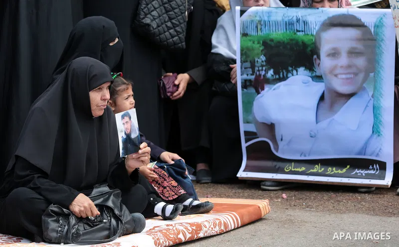 Palestinian families of martyrs take part a protest to demand their rights, in front of the headquarters of the Council of Ministers in Gaza city, on May 12, 2015. Photo by Yasser Qudih