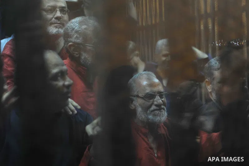 Muslim Brotherhood's Supreme Guide Mohamed Badie (C) reacts with other brotherhood members at a court in the outskirts of Cairo, Egypt May 16, 2015. An Egyptian court on Saturday sought the death penalty for former presi...