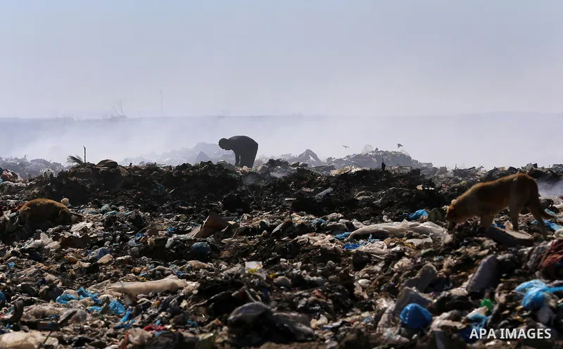 Palestinians collect rubbish for re-sale at a dump site in the village of Johar a-Deek near central Gaza Strip, on May 16, 2015. Photo by Yasser Qudih
