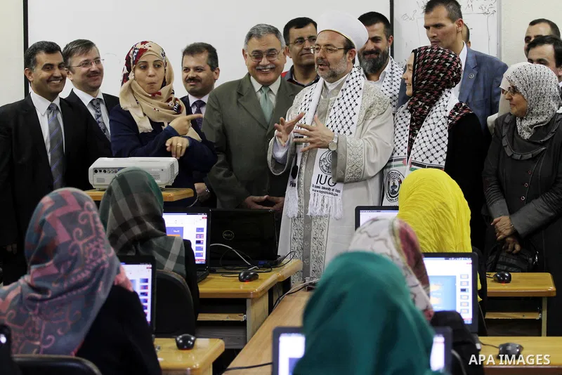 Turkish minister of religious affairs Muhammad Kurmazmore visits the Islamic University, in Gaza city on May 17, 2015. Photo by Mohammed Asad