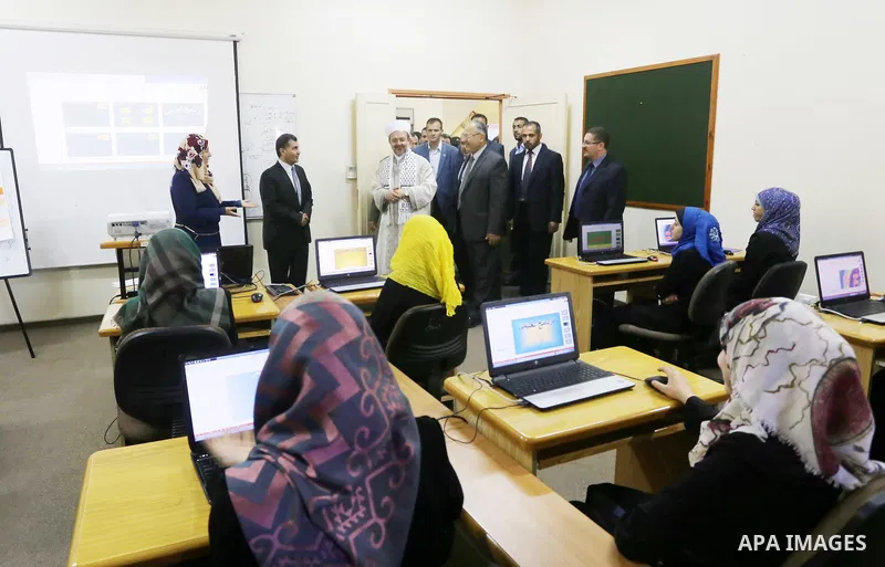 Turkish minister of religious affairs Muhammad Kurmazmore visits the Islamic University, in Gaza city on May 17, 2015. Photo by Mohammed Asad