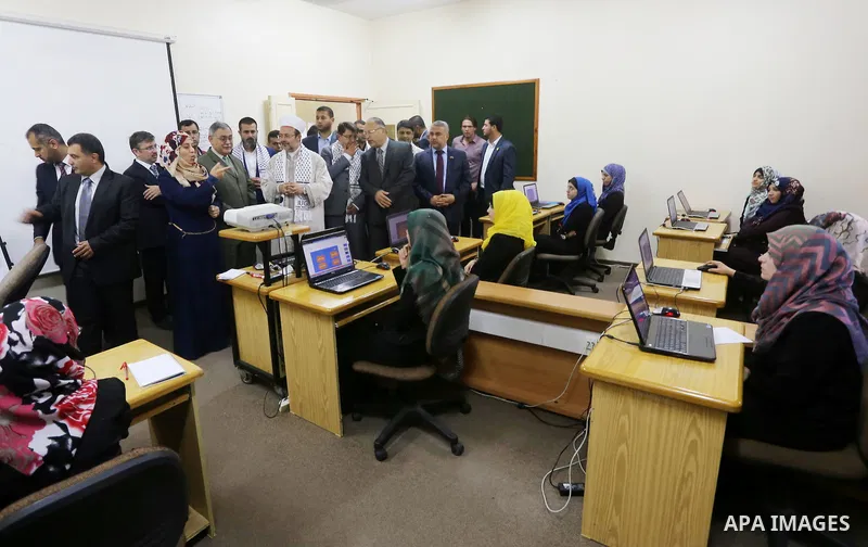 Turkish minister of religious affairs Muhammad Kurmazmore visits the Islamic University, in Gaza city on May 17, 2015. Photo by Mohammed Asad