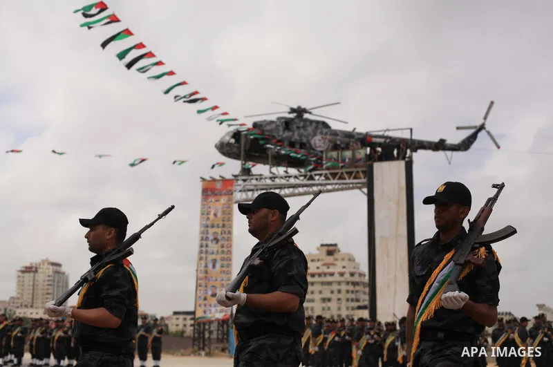 Palestinian security forces show their skills during a military training graduation ceremony in Gaza City on May 21, 2015. Photo by Ashraf Amra