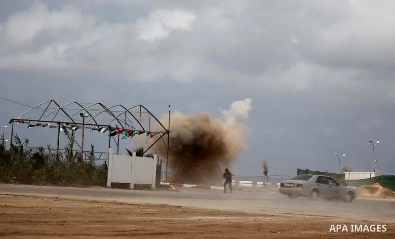 Palestinian security forces show their skills during a military training graduation ceremony in Gaza City on May 21, 2015. Photo by Ashraf Amra