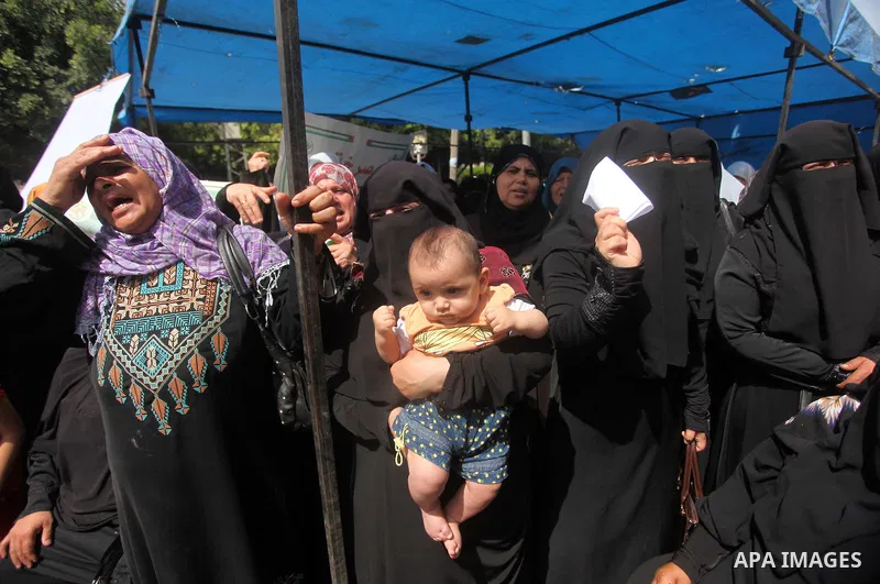 Palestinian families of martyrs take part a protest to demand their rights, in front of the headquarters of the Council of Ministers in Gaza city, on May 26, 2015. Photo by Ashraf Amra