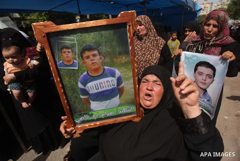 Palestinian families of martyrs take part a protest to demand their rights, in front of the headquarters of the Council of Ministers in Gaza city, on May 26, 2015. Photo by Ashraf Amra