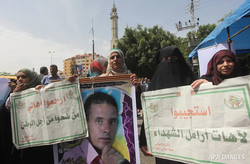 Palestinian families of martyrs take part a protest to demand their rights, in front of the headquarters of the Council of Ministers in Gaza city, on May 26, 2015. Photo by Ashraf Amra