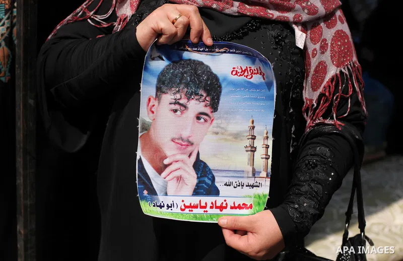 Palestinian families of martyrs take part a protest to demand their rights, in front of the headquarters of the Council of Ministers in Gaza city, on May 26, 2015. Photo by Ashraf Amra