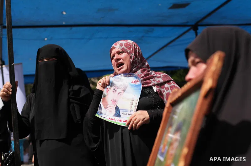 Palestinian families of martyrs take part a protest to demand their rights, in front of the headquarters of the Council of Ministers in Gaza city, on May 26, 2015. Photo by Ashraf Amra