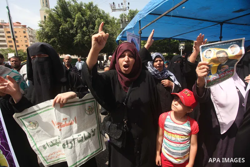 Palestinian families of martyrs take part a protest to demand their rights, in front of the headquarters of the Council of Ministers in Gaza city, on May 26, 2015. Photo by Ashraf Amra