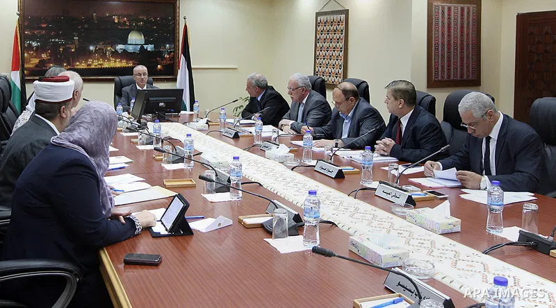 Palestinian Prime Minister Rami Hamdallah chairs a meeting of council of ministers in the West Bank city of Ramallah on May 26, 2015. Photo by Prime Minister Office